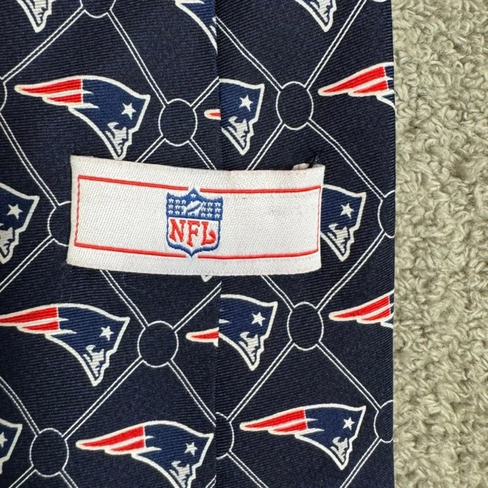 NFL New England Patriots Mens Silk Necktie Navy Blue Logo Pattern Fan Gear 59in